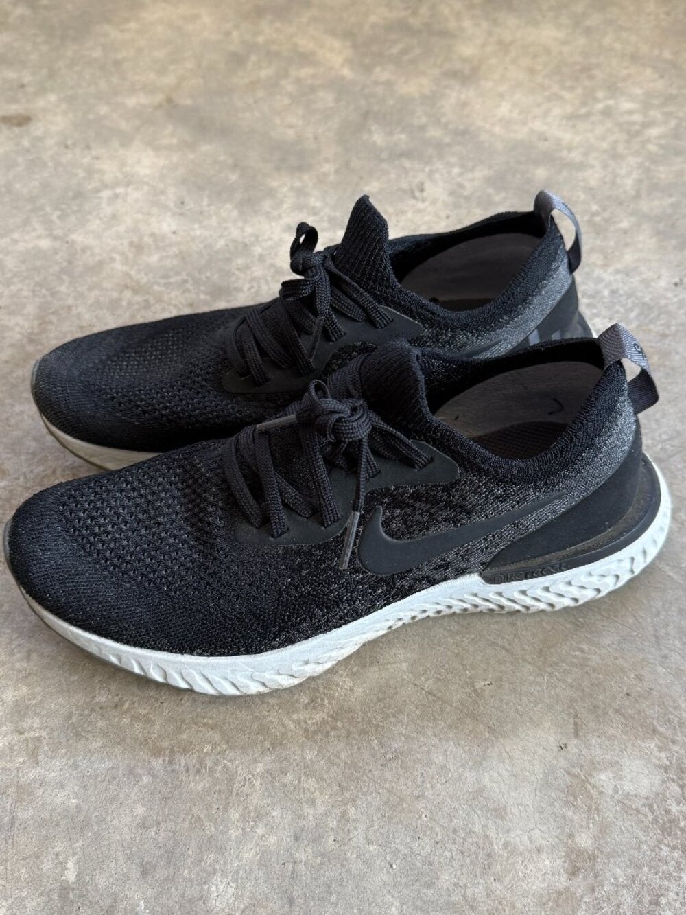 Nike Women's Epic React Flyknit 'Black' Sneakers Size 8 - Picture 3 of 6